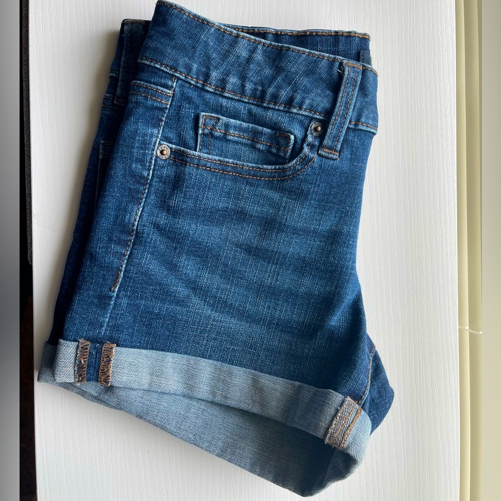 Women’s low rise shorts